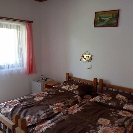 Zsuzsa Apartman Apartment โปรอสซโล ภายนอก รูปภาพ