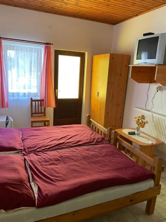 Zsuzsa Apartman Apartment โปรอสซโล ภายนอก รูปภาพ