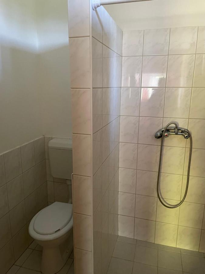 Zsuzsa Apartman Apartment โปรอสซโล ภายนอก รูปภาพ