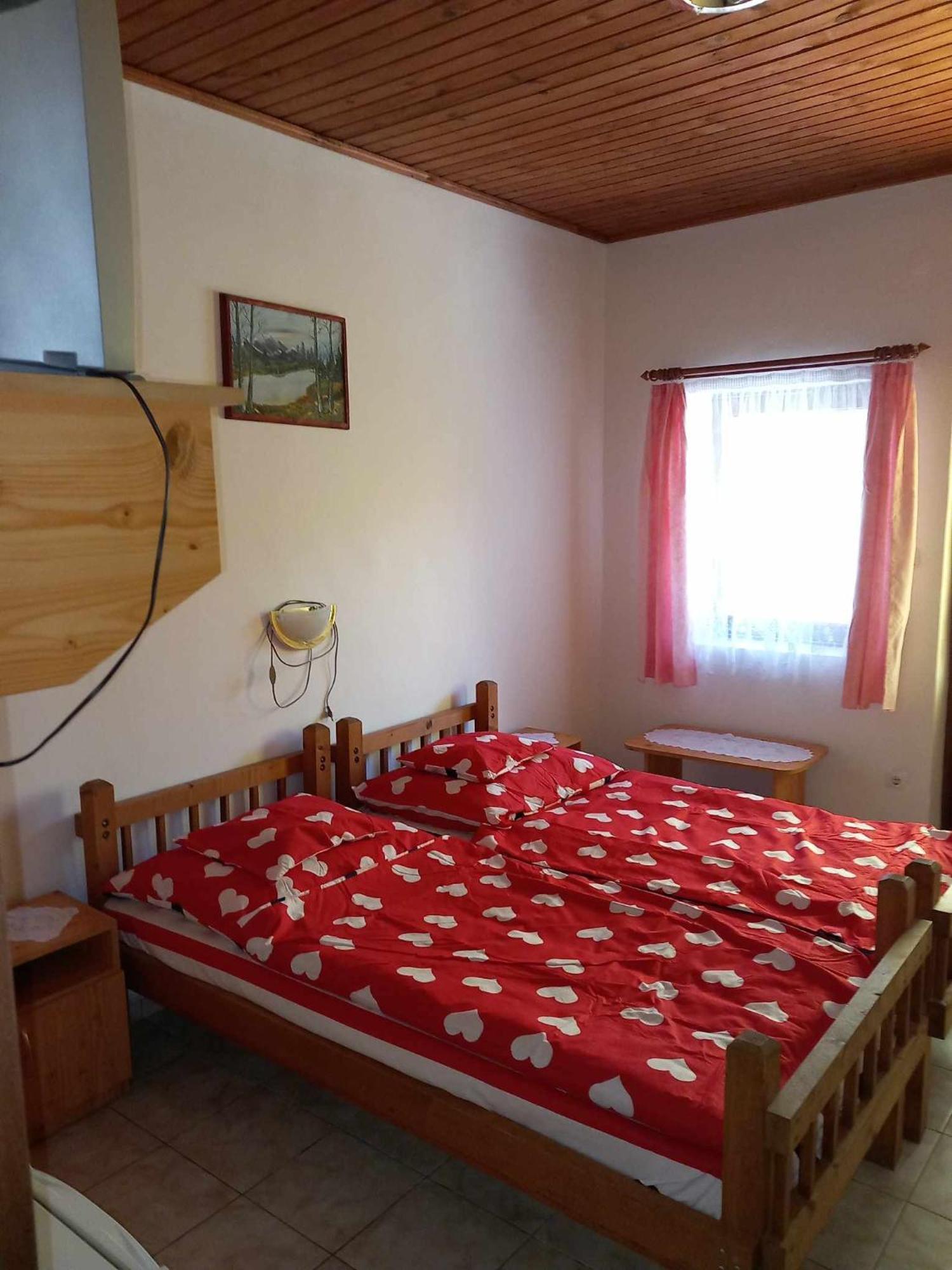 Zsuzsa Apartman Apartment โปรอสซโล ภายนอก รูปภาพ