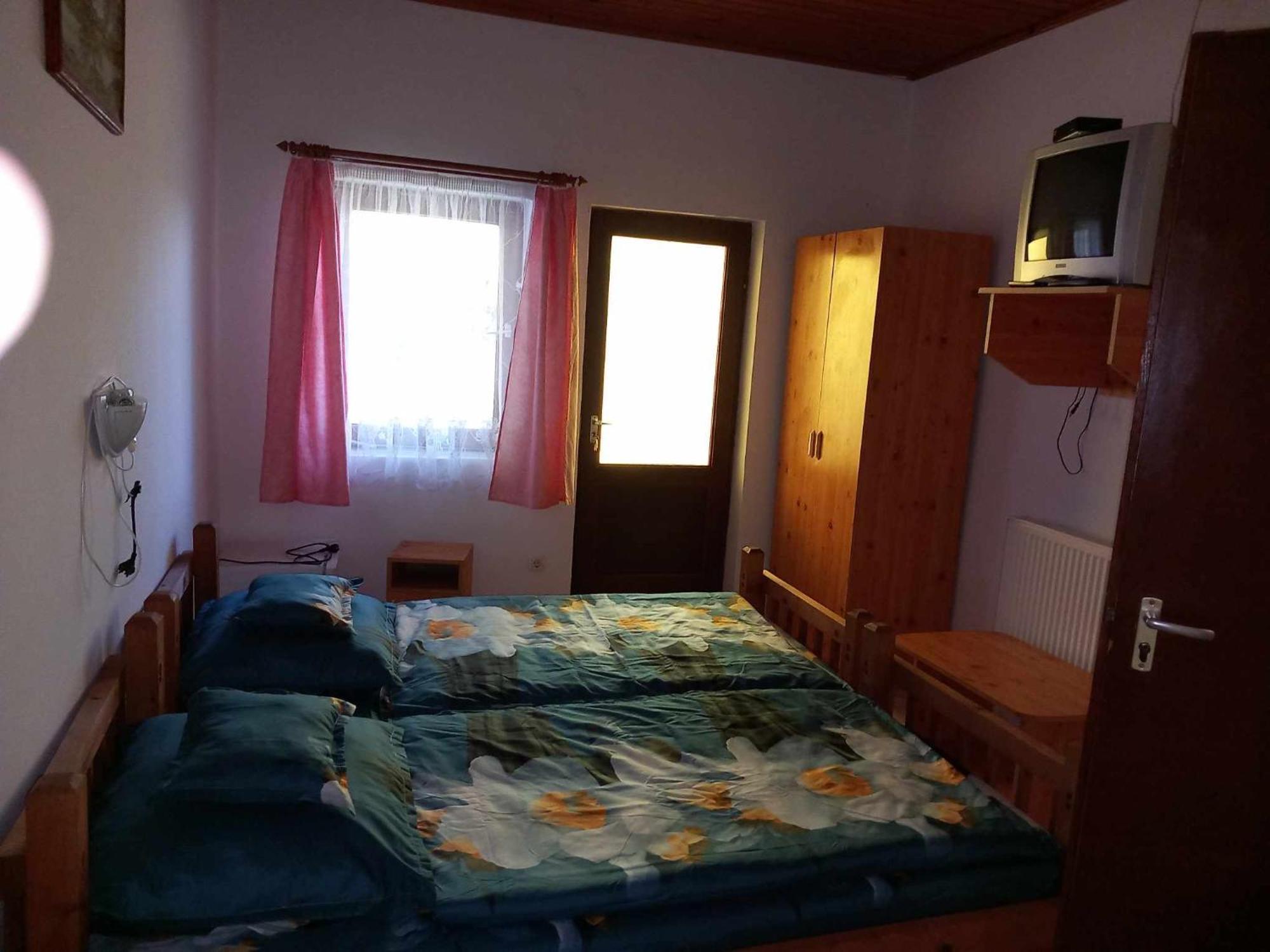 Zsuzsa Apartman Apartment โปรอสซโล ภายนอก รูปภาพ